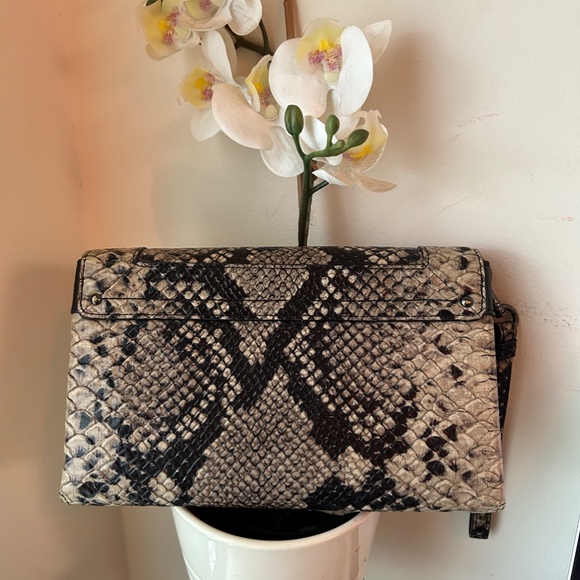 Authentic Coach Faux Snakeskin Python Wristlet With Silver Details - Picture 4 of 10